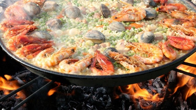 Perhaps Spain’s most famous food, for foreigners paella is a dish that can be customised and fiddled around with, but not so for Spaniards. British chef Jamie Oliver discovered to his surprise just how passionate Spaniards are about getting paella right when he dared to add an ingredient that never, ever appears in an authentic Spanish version: chorizo. The act of adding this simple ingredient hit the headlines in Spain for its sheer audacity. Another common misconception about paella is that it’s an evening meal – most Spaniards eat it at lunchtime to give them time to digest the heavy dish.